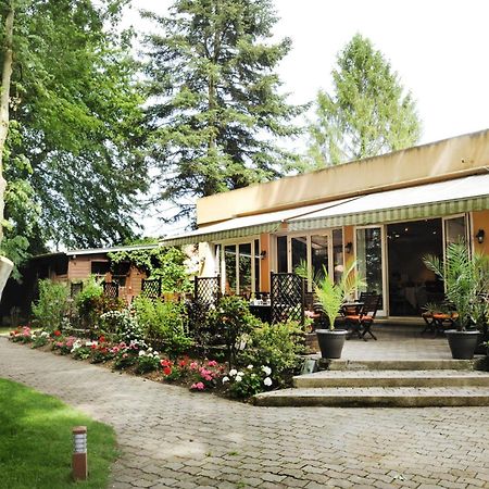 Отель Logis Le Quai Fleuri Вов Экстерьер фото
